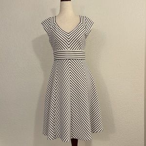 Adrianna Papell cap sleeve striped midi dress, size women’s Petite Medium